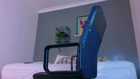 Mr Fox online show from 04/18/26, 07:29