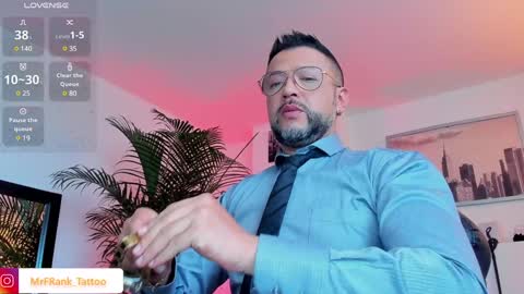 Snapshot of mrfrank_tattoo chatting on 12/03/24, 11:33 MrFrank. online show from 12/03/24, 11:33