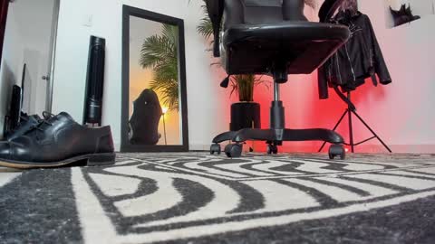 Snapshot of mrfrank_tattoo chatting on 12/03/24, 02:38 MrFrank. online show from 12/03/24, 02:38