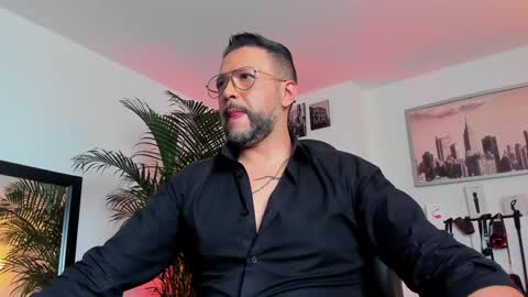 Snapshot of mrfrank_tattoo chatting on 12/07/24, 02:24 MrFrank. online show from 12/07/24, 02:24