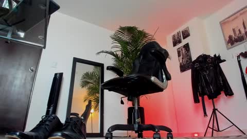 Snapshot of mrfrank_tattoo chatting on 12/11/24, 03:05 MrFrank. online show from 12/11/24, 03:05