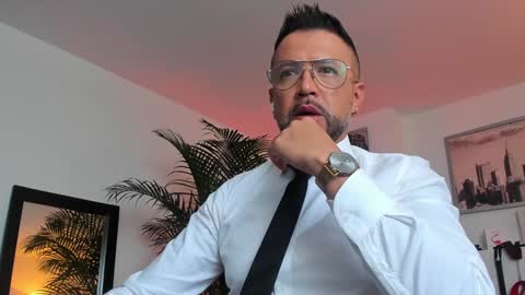 Snapshot of mrfrank_tattoo chatting on 12/19/24, 12:56 MrFrank. online show from 12/19/24, 12:56