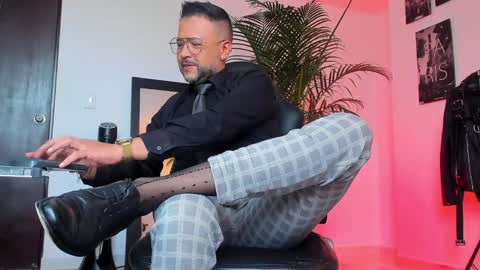 Snapshot of mrfrank_tattoo chatting on 12/20/24, 11:43 MrFrank. online show from 12/20/24, 11:43