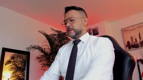 Snapshot of mrfrank_tattoo chatting on 12/23/24, 11:47 MrFrank. online show from 12/23/24, 11:47