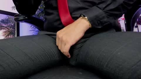 Snapshot of mrfrank_tattoo chatting on 12/24/24, 01:28 MrFrank. online show from 12/24/24, 01:28