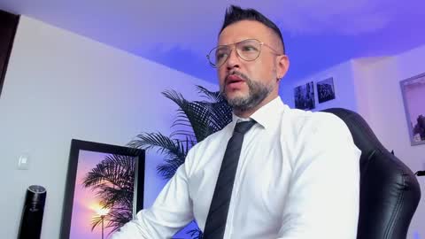 Snapshot of mrfrank_tattoo chatting on 12/27/24, 12:01 MrFrank. online show from 12/27/24, 12:01