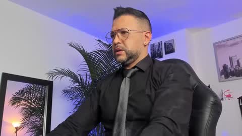 Snapshot of mrfrank_tattoo chatting on 01/07/25, 02:30 MrFrank. online show from 01/07/25, 02:30