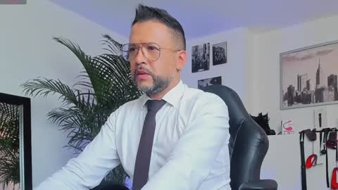 Snapshot of mrfrank_tattoo chatting on 01/11/25, 02:36 MrFrank. online show from 01/11/25, 02:36