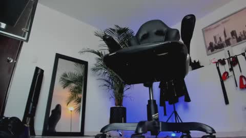 Snapshot of mrfrank_tattoo chatting on 01/24/25, 06:35 MrFrank. online show from 01/24/25, 06:35