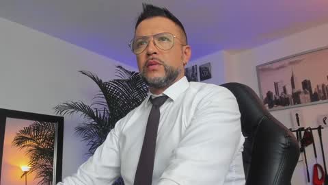 Snapshot of mrfrank_tattoo chatting on 01/28/25, 12:43 MrFrank. online show from 01/28/25, 12:43