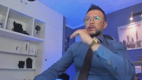 Snapshot of mrfrank_tattoo chatting on 03/11/25, 12:17 MrFrank. online show from 03/11/25, 12:17