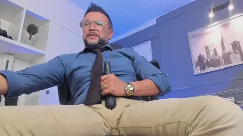 Snapshot of mrfrank_tattoo chatting on 03/11/25, 03:23 MrFrank. online show from 03/11/25, 03:23