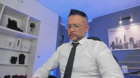 Snapshot of mrfrank_tattoo chatting on 03/12/25, 01:30 MrFrank. online show from 03/12/25, 01:30