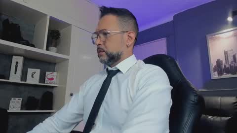 Snapshot of mrfrank_tattoo chatting on 09/15/25, 01:22 MrFrank. online show from 09/15/25, 01:22