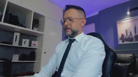 Snapshot of mrfrank_tattoo chatting on 09/25/25, 12:53 MrFrank. online show from 09/25/25, 12:53