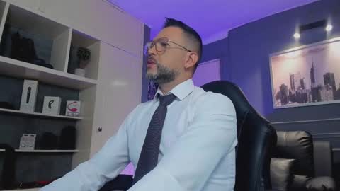 Snapshot of mrfrank_tattoo chatting on 09/30/25, 12:43 MrFrank. online show from 09/30/25, 12:43