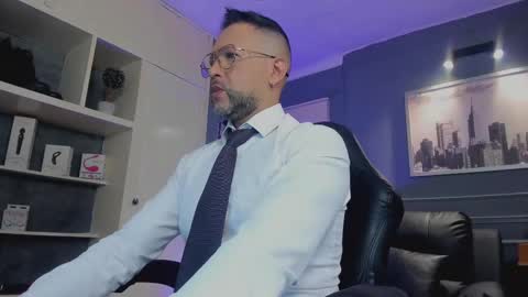 Snapshot of mrfrank_tattoo chatting on 10/06/25, 01:52 MrFrank. online show from 10/06/25, 01:52