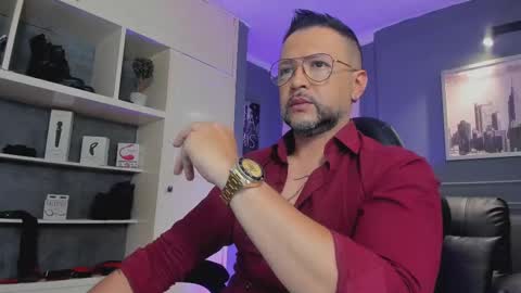 Snapshot of mrfrank_tattoo chatting on 10/14/25, 12:50 MrFrank. online show from 10/14/25, 12:50