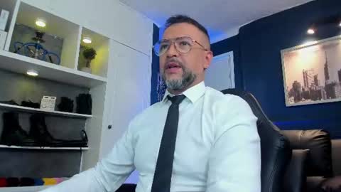 Snapshot of mrfrank_tattoo chatting on 06/11/26, 02:26 MrFrank. online show from 06/11/26, 02:26