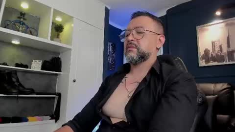Snapshot of mrfrank_tattoo chatting on 06/19/26, 02:21 MrFrank. online show from 06/19/26, 02:21
