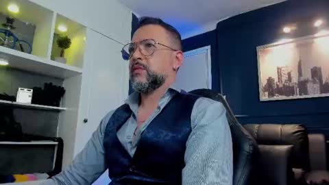 Snapshot of mrfrank_tattoo chatting on 06/23/26, 02:59 MrFrank. online show from 06/23/26, 02:59