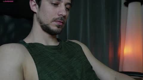 Snapshot of mrgreeneyes01 chatting on 01/26/25, 04:20 juan luis online show from 01/26/25, 04:20