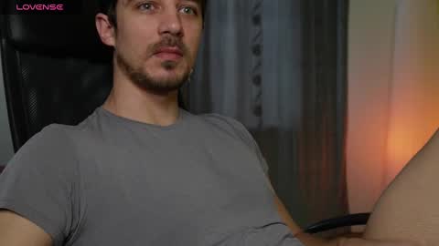 Snapshot of mrgreeneyes01 chatting on 01/30/25, 06:46 juan luis online show from 01/30/25, 06:46