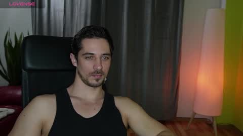 Snapshot of mrgreeneyes01 chatting on 01/30/25, 04:24 juan luis online show from 01/30/25, 04:24