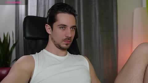 Snapshot of mrgreeneyes01 chatting on 02/02/25, 04:22 juan luis online show from 02/02/25, 04:22