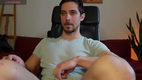 Snapshot of mrgreeneyes01 chatting on 02/05/25, 09:46 juan luis online show from 02/05/25, 09:46