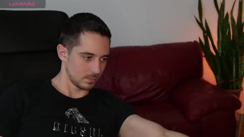 Snapshot of mrgreeneyes01 chatting on 02/05/25, 03:52 juan luis online show from 02/05/25, 03:52