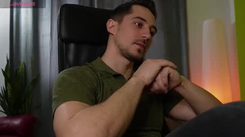 Snapshot of mrgreeneyes01 chatting on 02/06/25, 10:48 juan luis online show from 02/06/25, 10:48