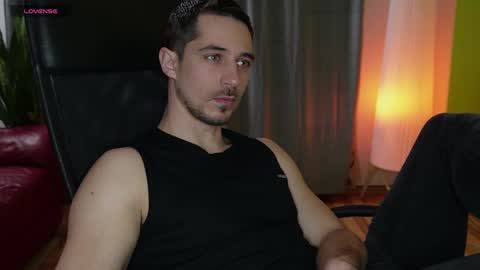 Snapshot of mrgreeneyes01 chatting on 02/08/25, 06:22 juan luis online show from 02/08/25, 06:22