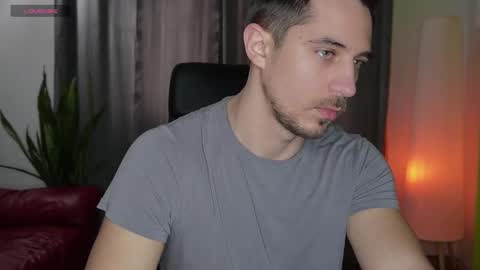 Snapshot of mrgreeneyes01 chatting on 02/09/25, 06:54 juan luis online show from 02/09/25, 06:54