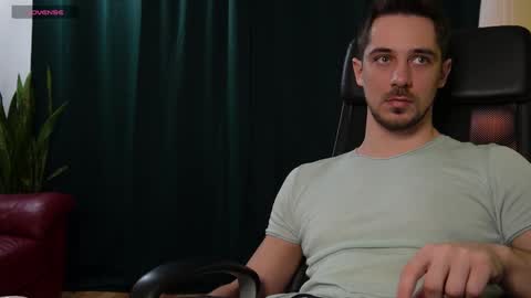 Snapshot of mrgreeneyes01 chatting on 02/11/25, 10:59 juan luis online show from 02/11/25, 10:59