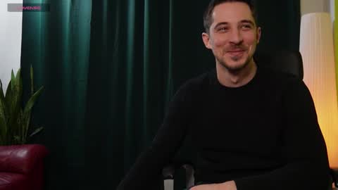 Snapshot of mrgreeneyes01 chatting on 02/11/25, 08:42 juan luis online show from 02/11/25, 08:42