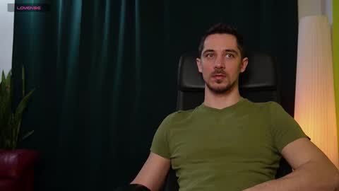 Snapshot of mrgreeneyes01 chatting on 02/13/25, 07:31 juan luis online show from 02/13/25, 07:31