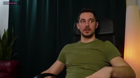 Snapshot of mrgreeneyes01 chatting on 02/13/25, 10:33 juan luis online show from 02/13/25, 10:33