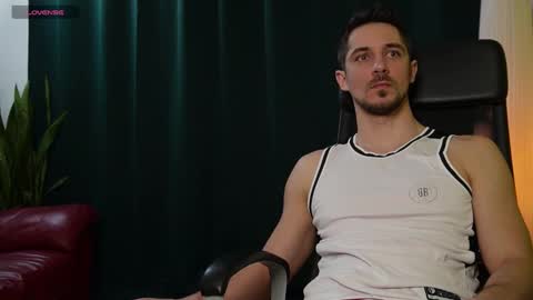 Snapshot of mrgreeneyes01 chatting on 02/15/25, 12:15 juan luis online show from 02/15/25, 12:15