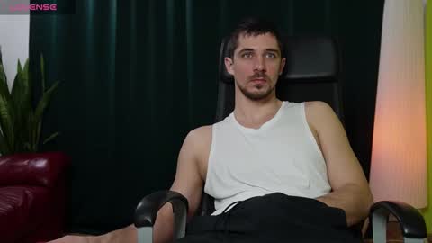 Snapshot of mrgreeneyes01 chatting on 02/17/25, 12:05 juan luis online show from 02/17/25, 12:05