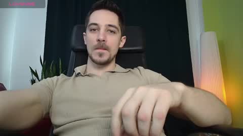 Snapshot of mrgreeneyes01 chatting on 02/21/25, 07:45 juan luis online show from 02/21/25, 07:45