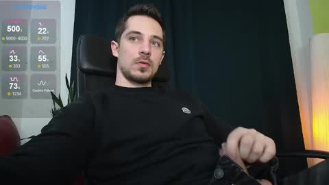 Snapshot of mrgreeneyes01 chatting on 02/21/25, 10:26 juan luis online show from 02/21/25, 10:26