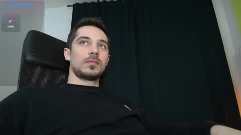 Snapshot of mrgreeneyes01 chatting on 02/22/25, 01:33 juan luis online show from 02/22/25, 01:33