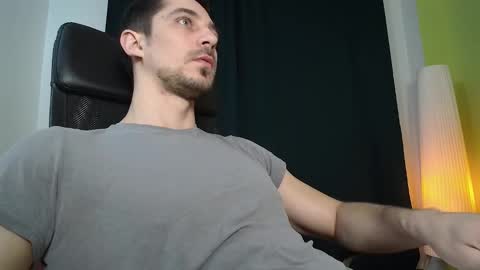 Snapshot of mrgreeneyes01 chatting on 02/22/25, 09:48 juan luis online show from 02/22/25, 09:48