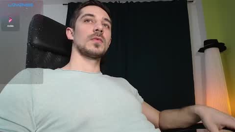 Snapshot of mrgreeneyes01 chatting on 02/23/25, 09:37 juan luis online show from 02/23/25, 09:37