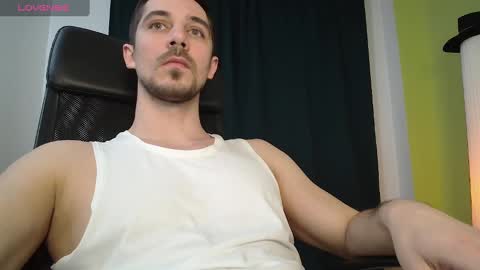 Snapshot of mrgreeneyes01 chatting on 02/25/25, 09:57 juan luis online show from 02/25/25, 09:57