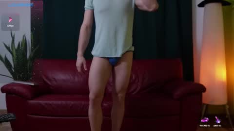 Snapshot of mrgreeneyes01 chatting on 02/28/25, 10:52 juan luis online show from 02/28/25, 10:52