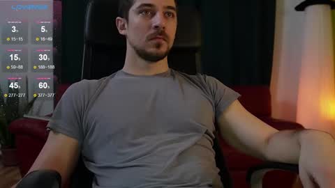 Snapshot of mrgreeneyes01 chatting on 03/01/25, 01:07 juan luis online show from 03/01/25, 01:07