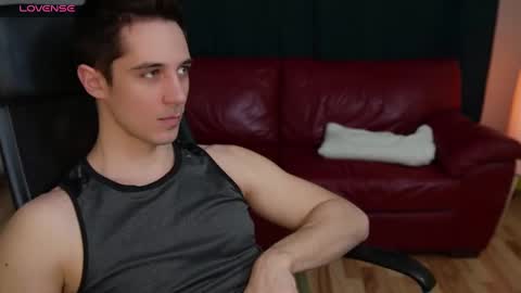 Snapshot of mrgreeneyes01 chatting on 03/04/25, 06:58 juan luis online show from 03/04/25, 06:58