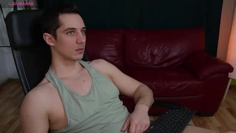 Snapshot of mrgreeneyes01 chatting on 03/04/25, 09:54 juan luis online show from 03/04/25, 09:54